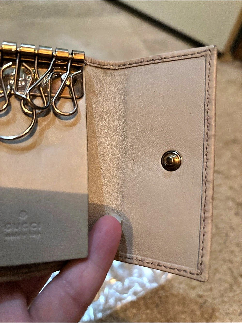 AUTHENTIC Gucci Guccissima Heart 6-Key Holder - Picture 8 of 10